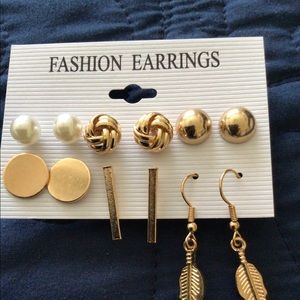 Brand new never worn. Card of 6 or of earrings
